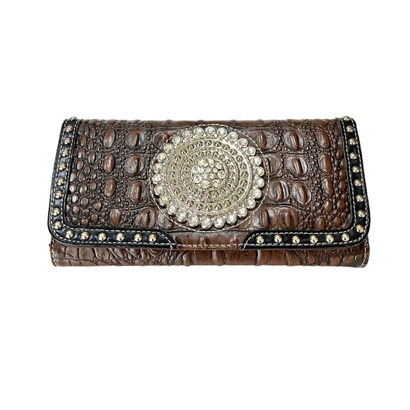 Western Studded Wallet Rhinestones Trifold Faux Leather Cavender’s - Picture 1 of 8